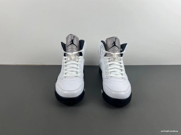 5 JORDAN AIR RETRO DD0587-110 'WHITE BLACK' 1207